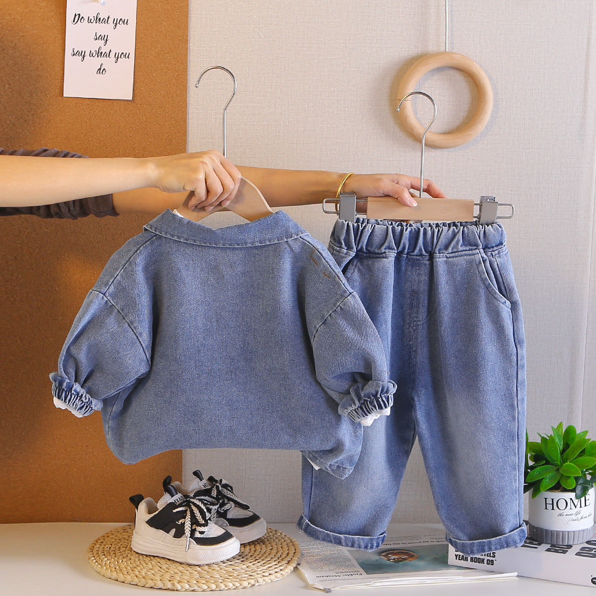 Children wearing denim long sleeved three piece set for babies
