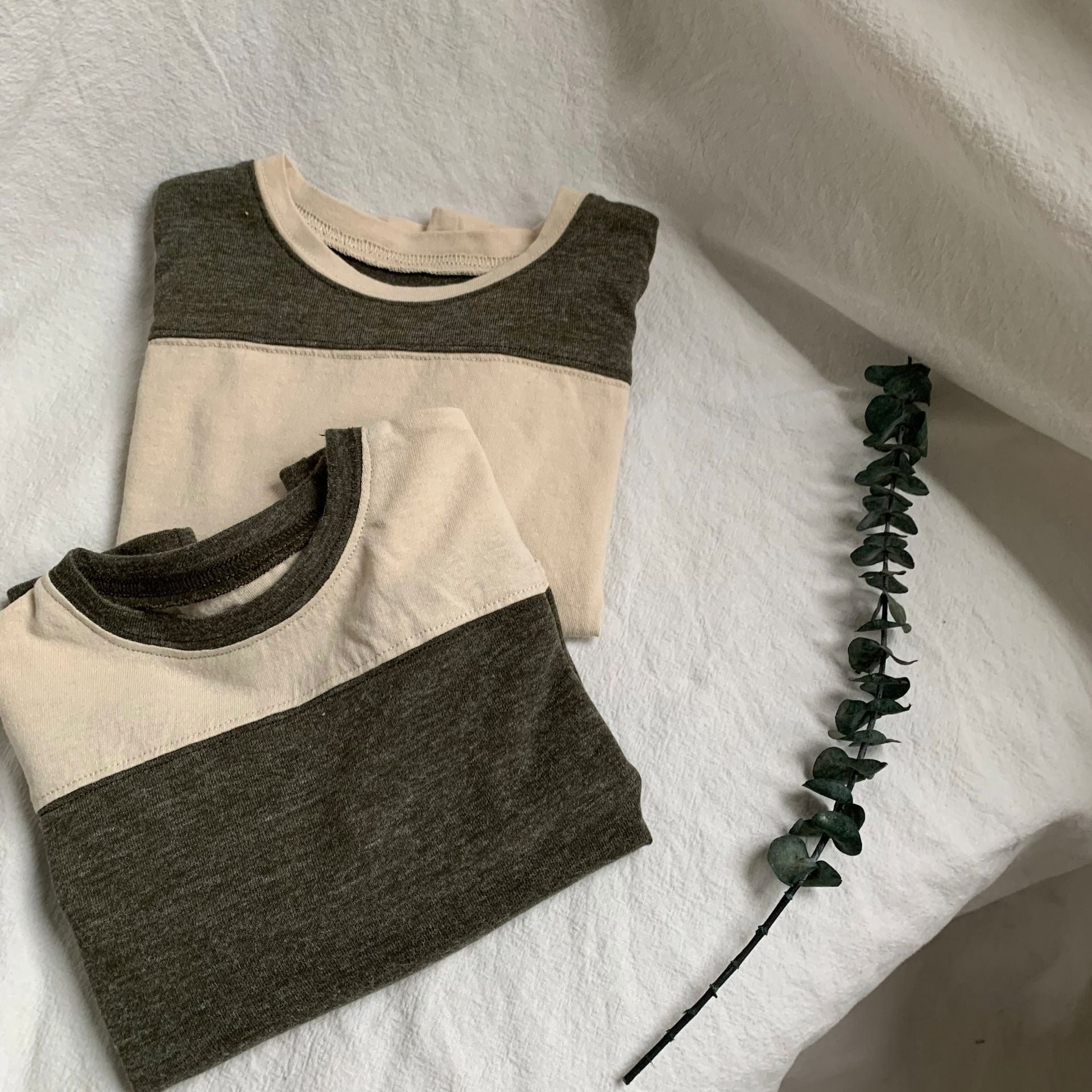 Men's and women's baby spliced round neck T-shirt